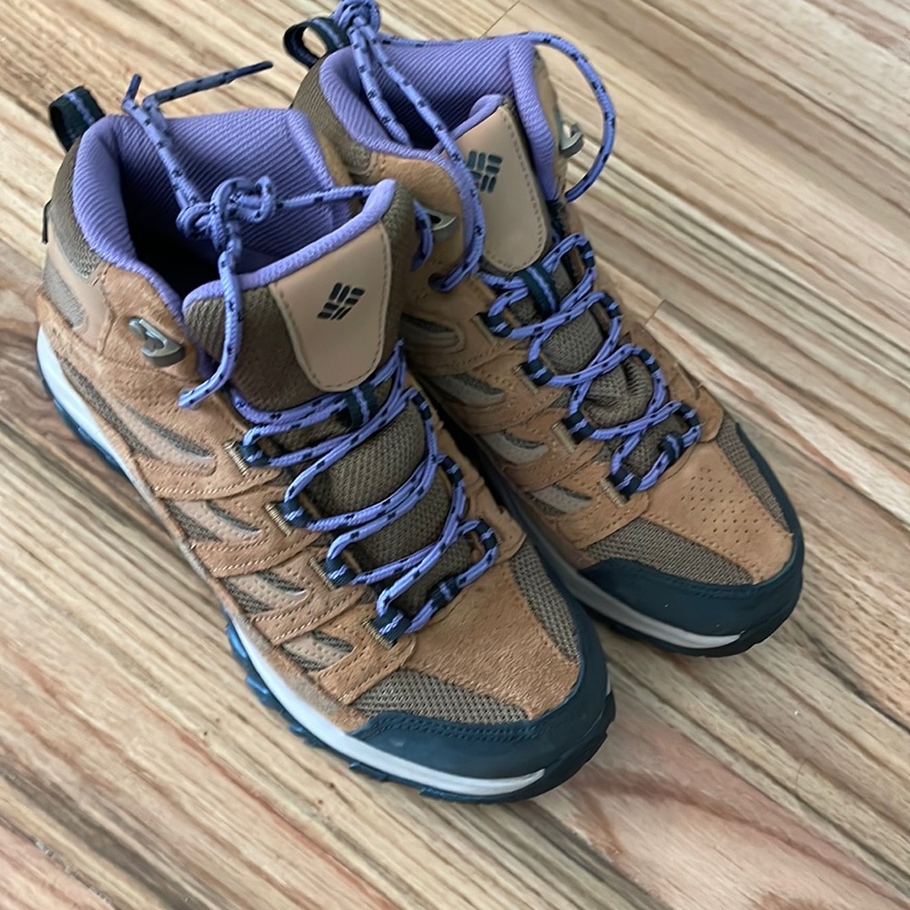 Columbia hiking boots, new